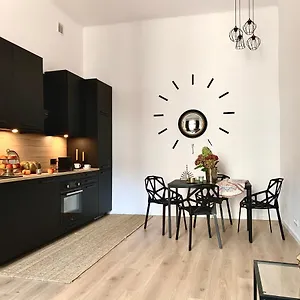 https://black-velvet-apartment.krakowhotelspoland.com