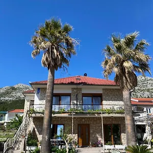 4 Palme , Starigrad Paklenica Chorvatsko