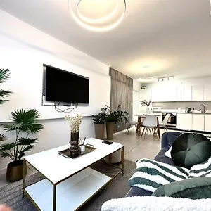 Apartament Moonlight ~ Self Check-in 24 ~ Parking & Lift, Wrocław
